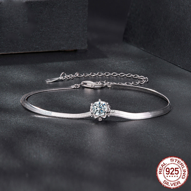 Pulsera de flores y joyas para el Día de San Valentín.