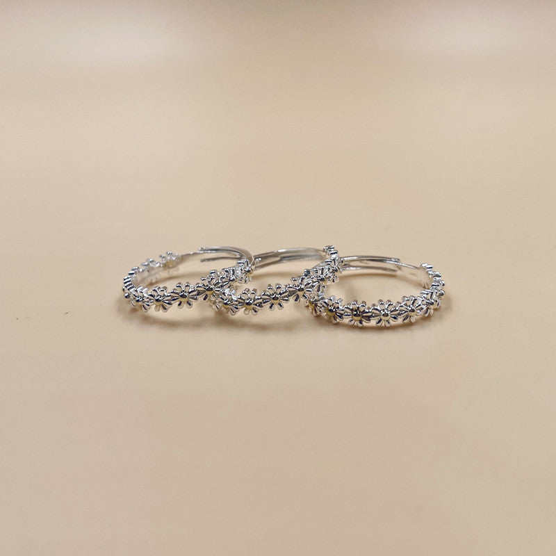 Anillo ajustable pequeño con forma de margarita, anillo de flor, anillo mini moderno, anillo delicado y sofisticado para el pulgar.