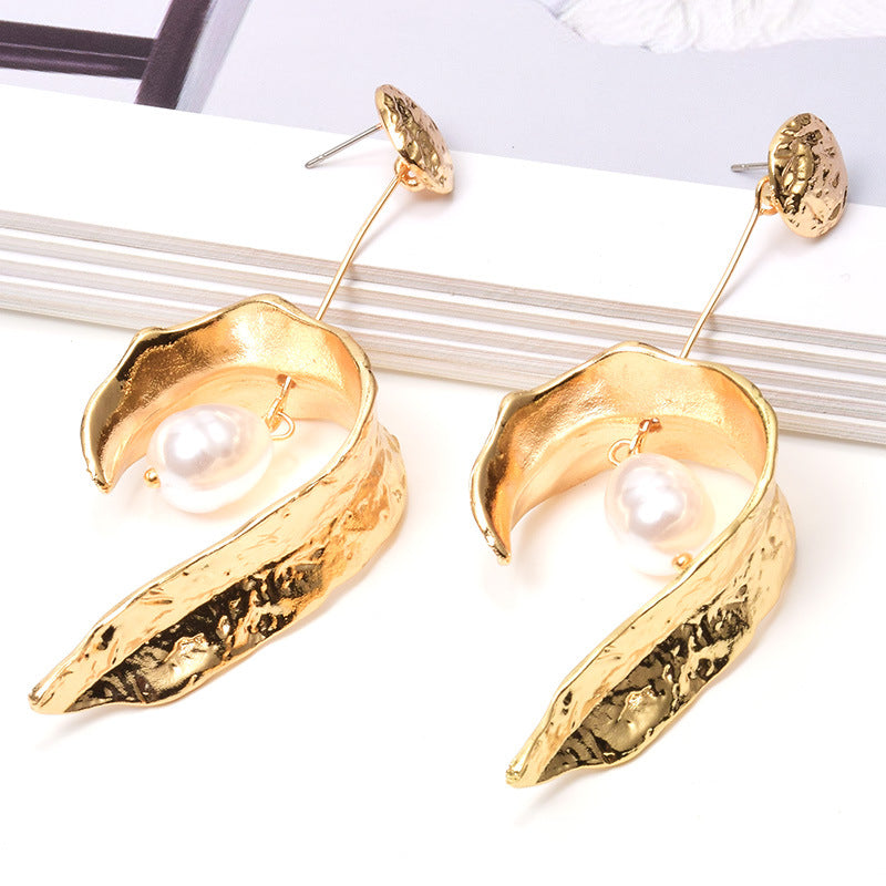 Pendientes de moda para mujer con forma de corazón, perlas y metal.