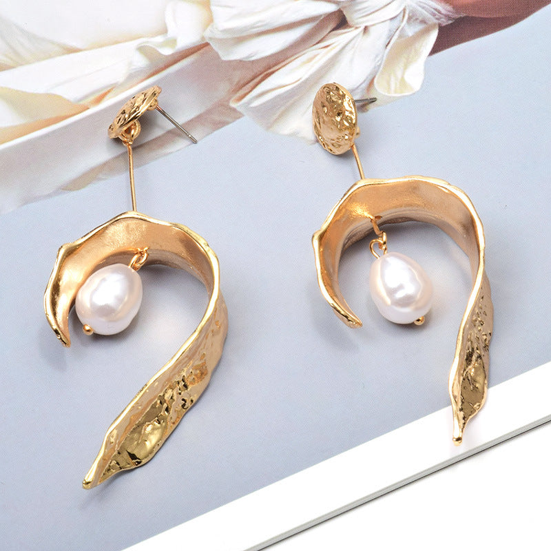 Pendientes de moda para mujer con forma de corazón, perlas y metal.