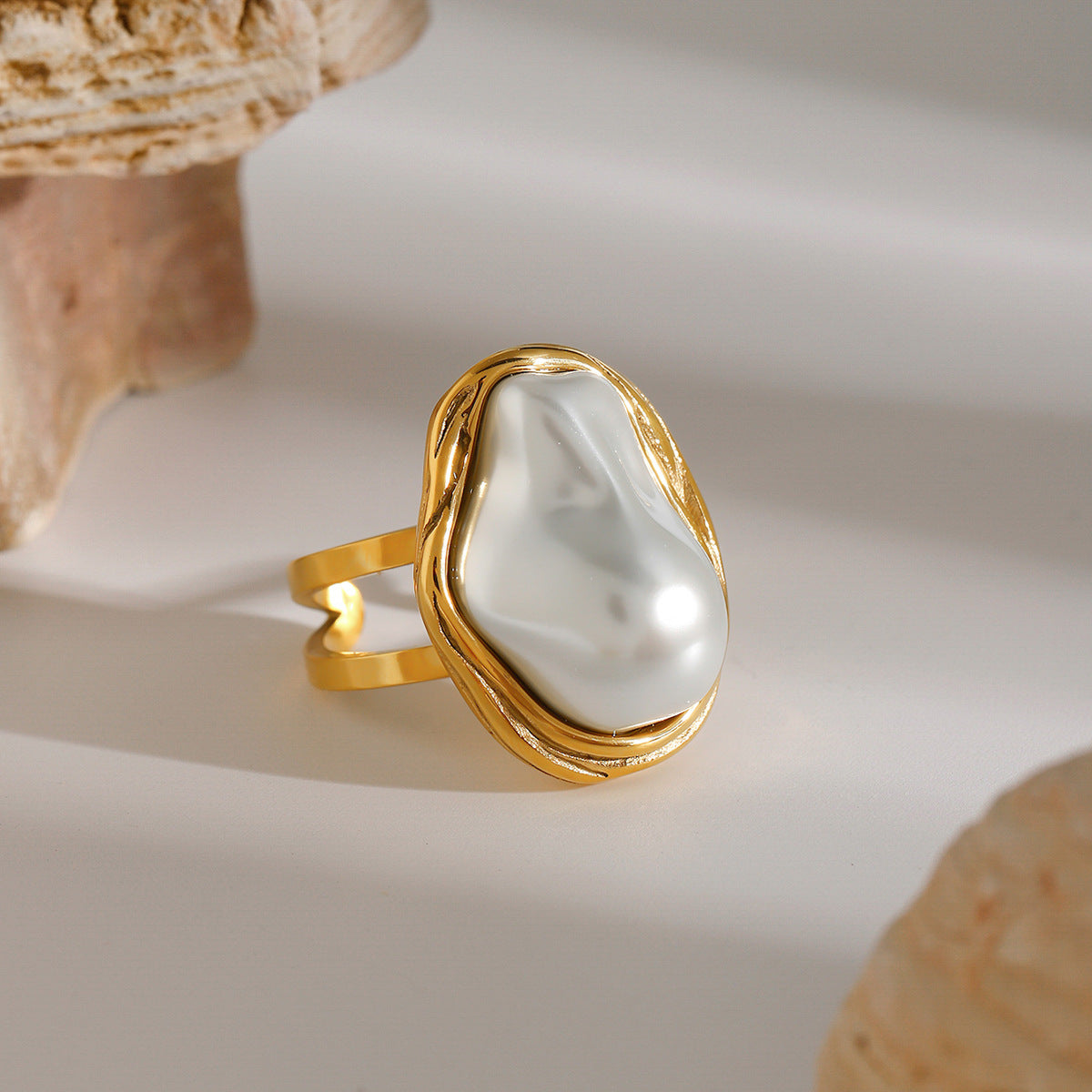 Anillo abierto de acero inoxidable para mujer.
