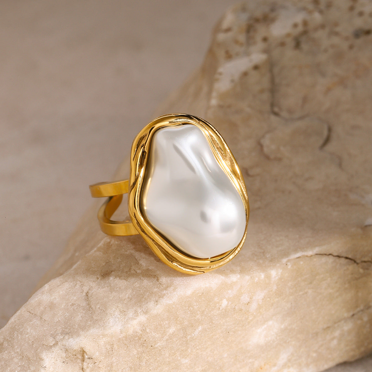 Anillo abierto de acero inoxidable para mujer.