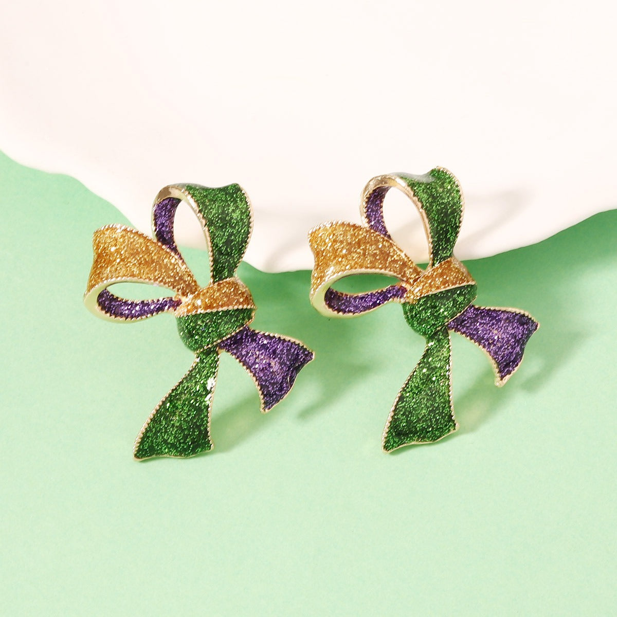 Pendientes versátiles con tendencia geométrica para mujer.