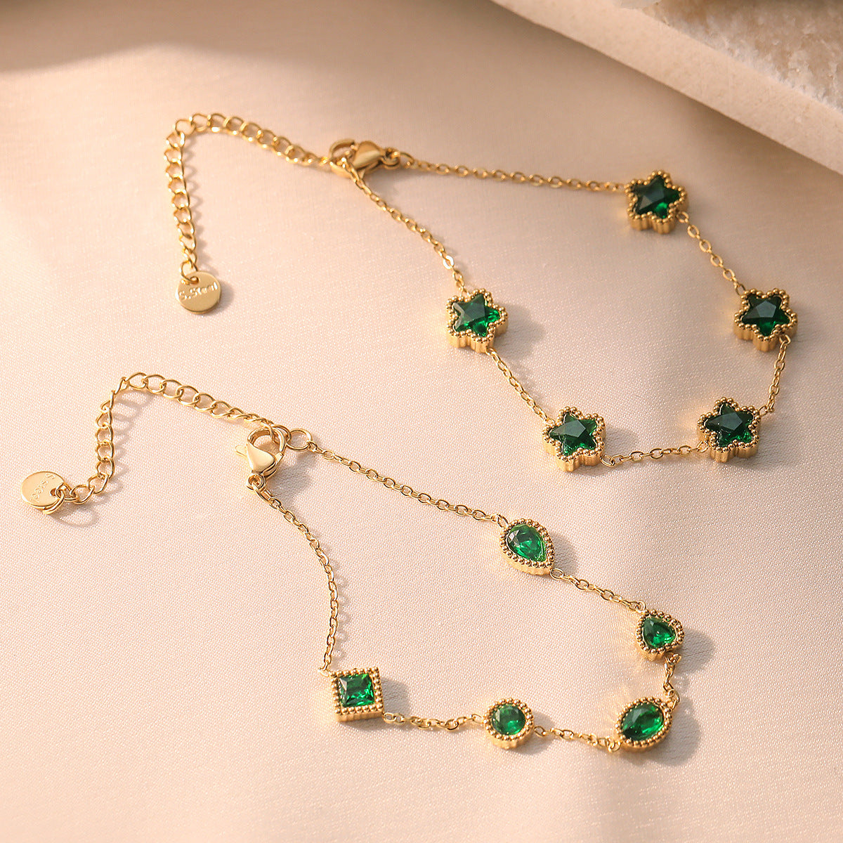 Pulsera de acero titanio con circonitas para mujer, joyería exclusiva, versátil y resistente al color.