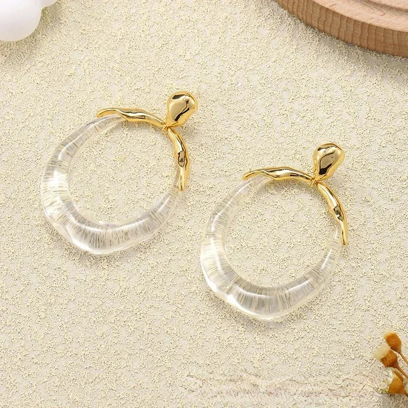 Pendientes y aretes de mujer de fábrica de joyería moderna, atmosférica, retro y de alta gama