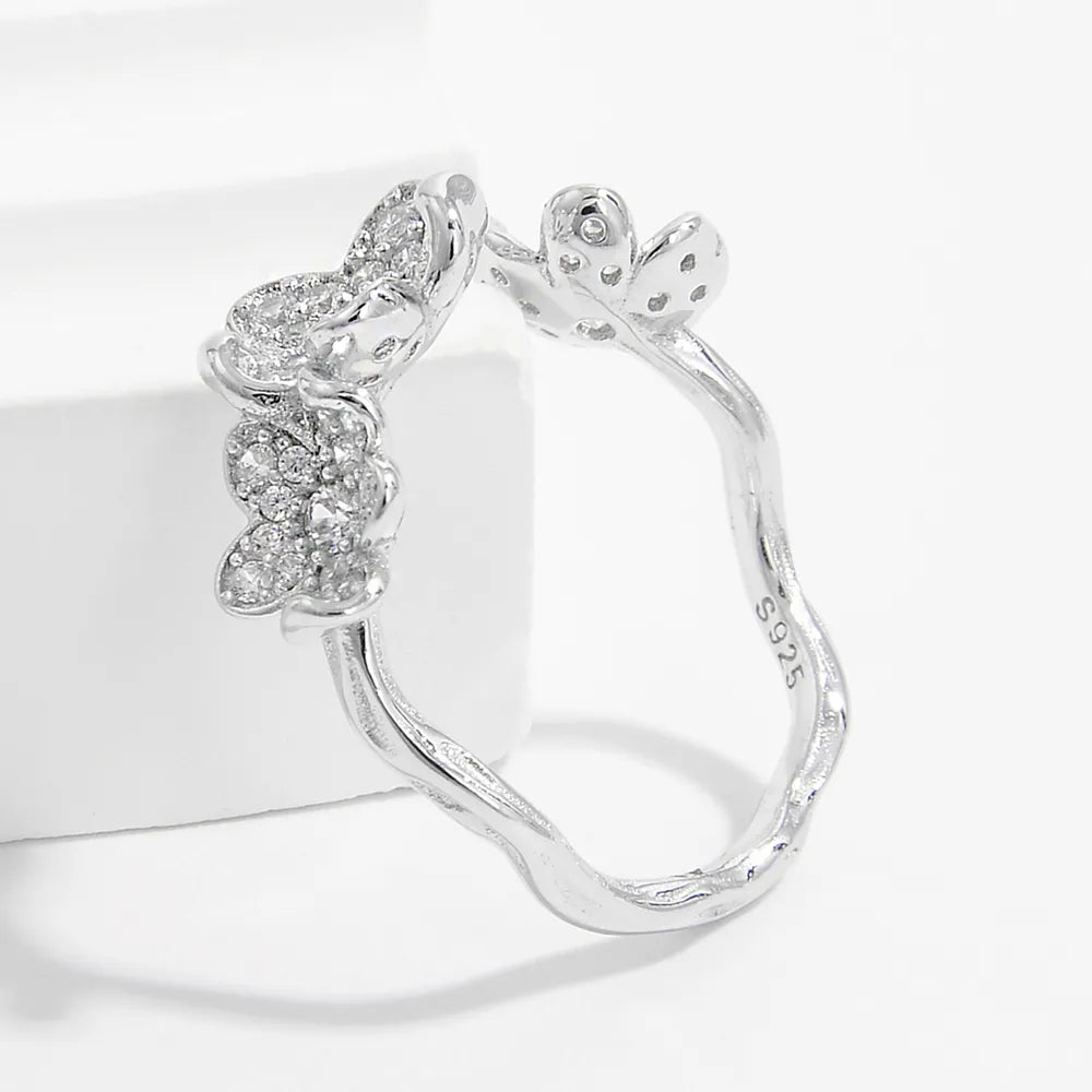 Anillo abierto de plata de ley 925 con circonitas incrustadas