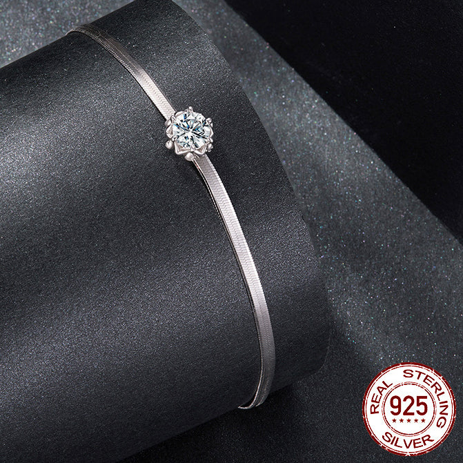 Pulsera de flores y joyas para el Día de San Valentín.