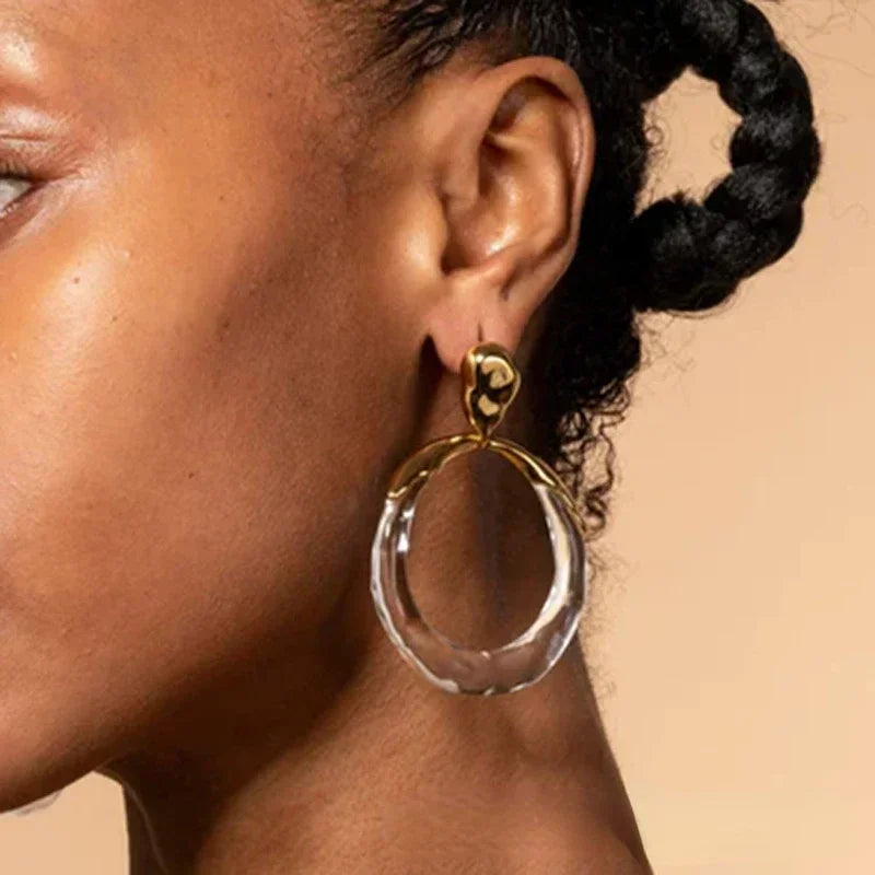 Pendientes y aretes de mujer de fábrica de joyería moderna, atmosférica, retro y de alta gama